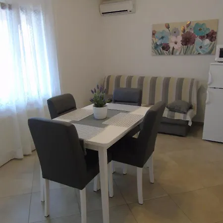 Lucy Apartman Kožino