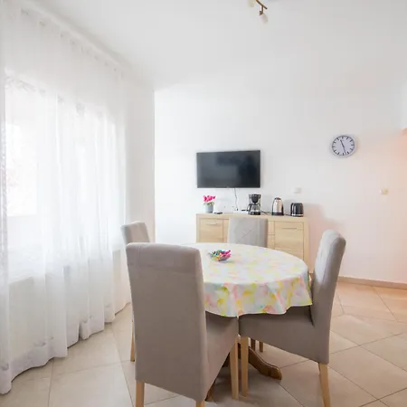 Apartman Lucy *