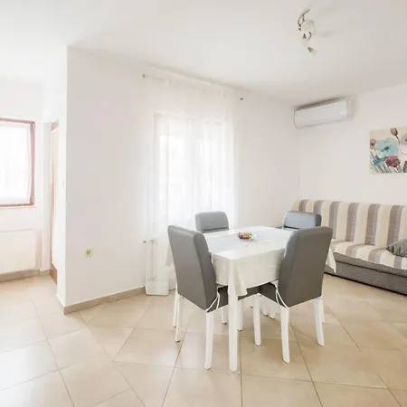 Lucy Apartamento Kožino