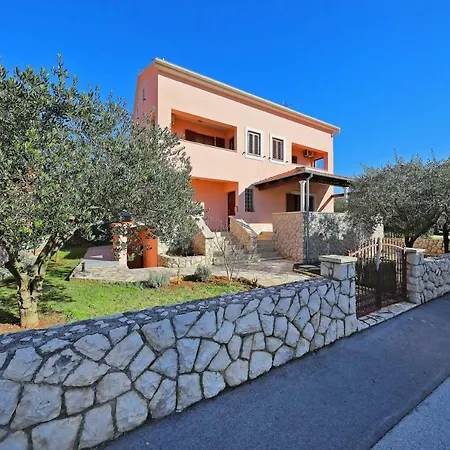 Lucy Apartman Kožino