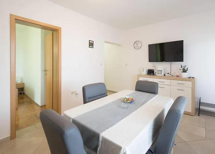 Apartament Lucy *