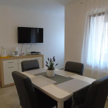 Apartment Lucy Kozino
