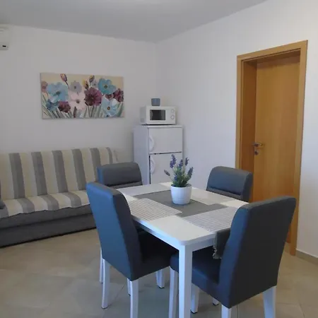 Lucy Apartment *
