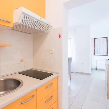 Lucy Apartment