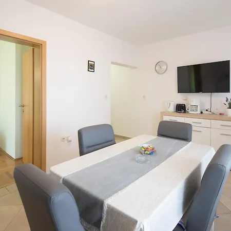 Apartman Lucy *